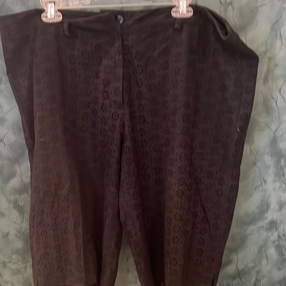 Jones New York Women's Black Textured Shorts